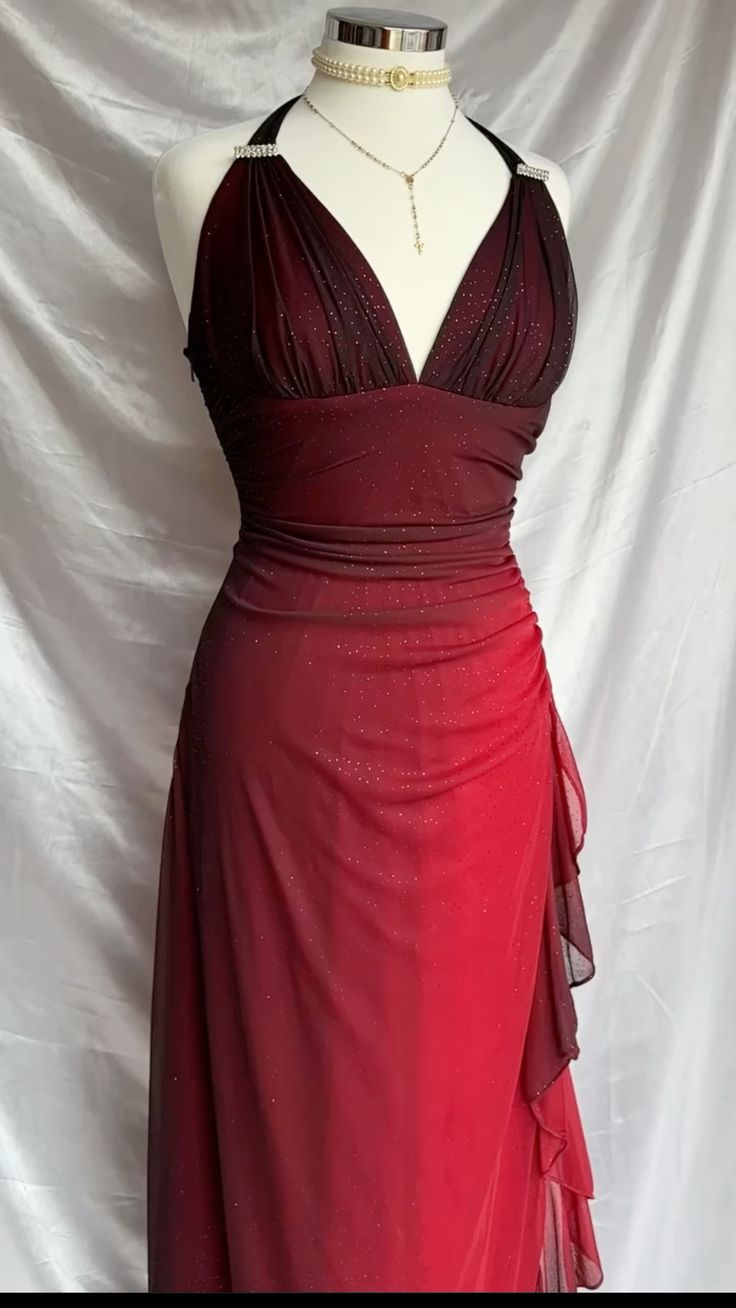 Robe de soirée longue vintage rouge vin, col en V, volants, fourreau, DP4524