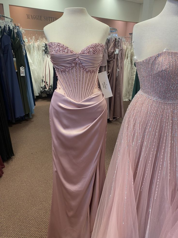 Robe de soirée longue fourreau en satin rose à col en cœur et perles, DP4535