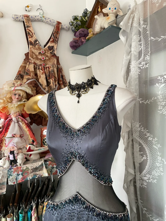 Robe de soirée longue grise à col en V et perles style sirène, style vintage, DP4549