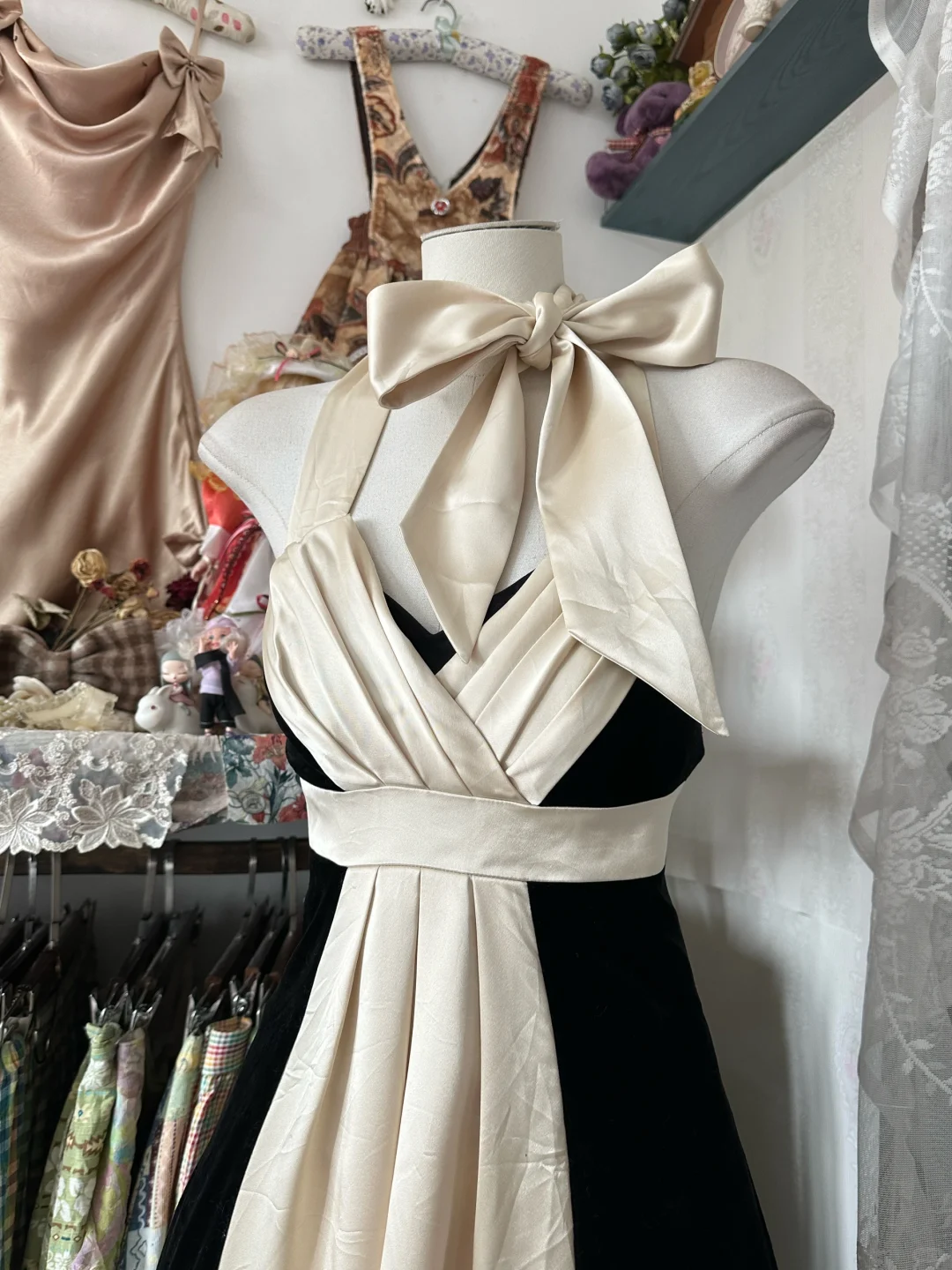 Retro Halter Neck A-Line Elegant Cocktail Dress Knee Length Party Dress, DP4576