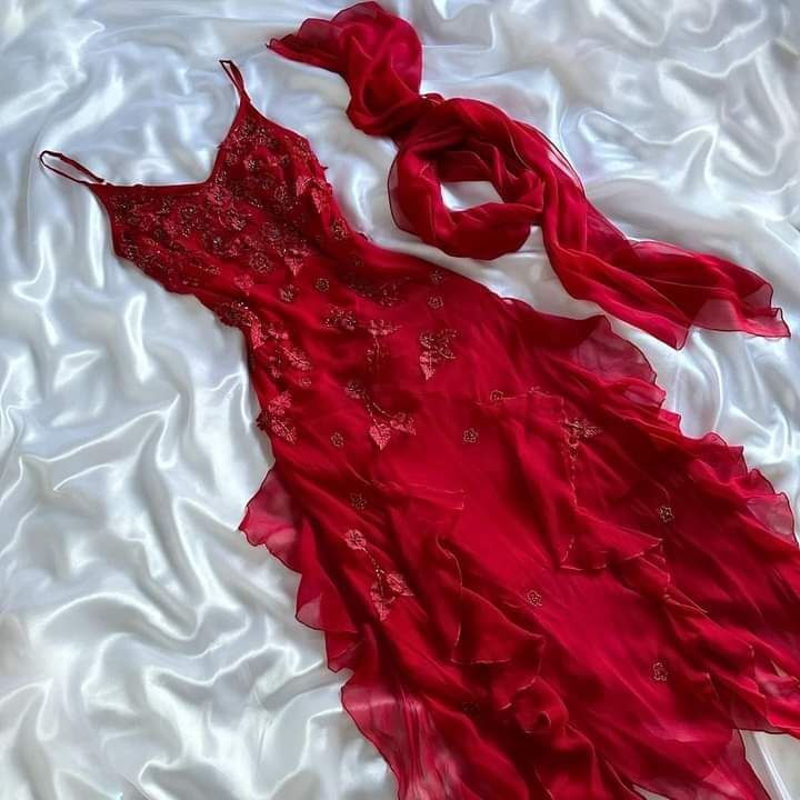 Robe de soirée longue vintage rouge vin à bretelles et volants, DP4658