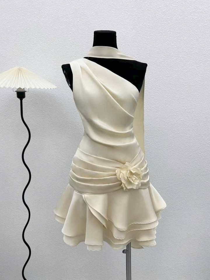 Elegantes Elfenbein One-Shoulder Etuikleid Kurzes Partykleid Homecoming-Kleid, DP4927