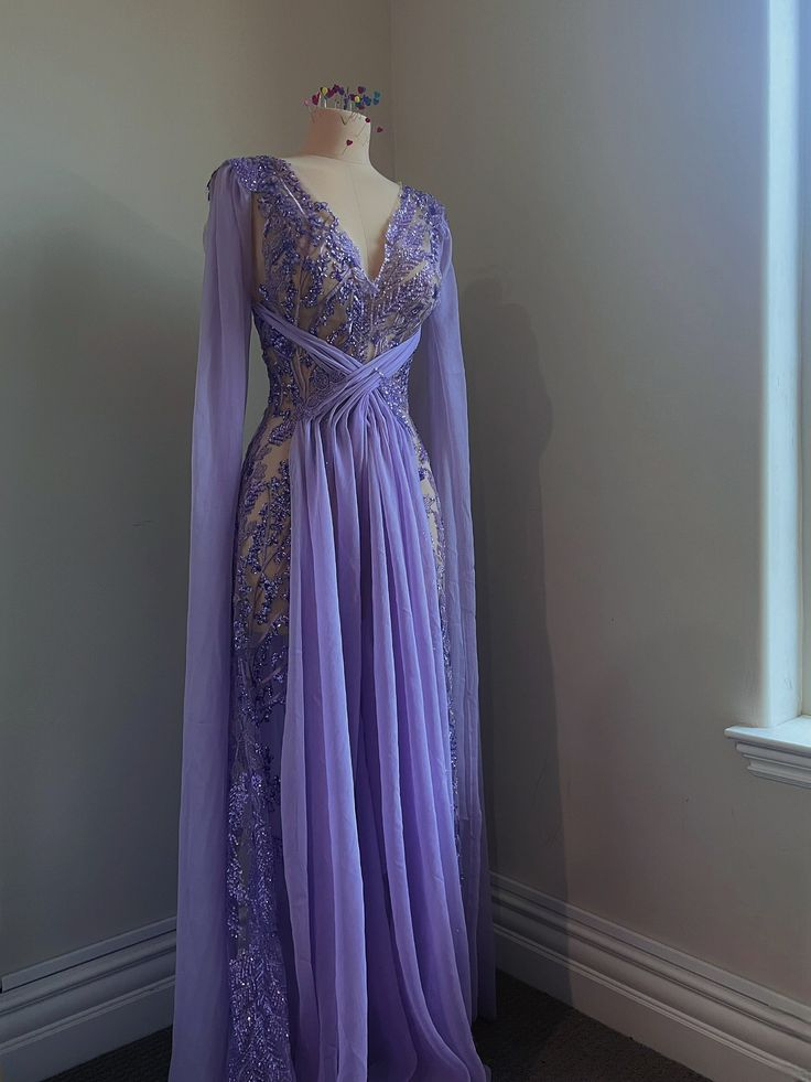 Wunderschönes lavendelfarbenes A-Linien-Partykleid mit V-Ausschnitt und Perlenbesatz, langes Abendkleid, DP4932