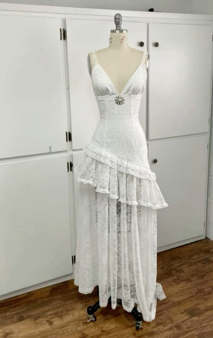 Weißes V-Ausschnitt-Träger A-Linie Spitze Langes Partykleid Vintage Brautkleid, DP4999