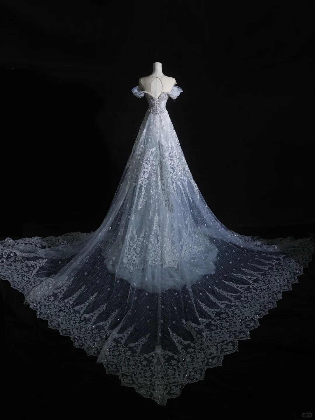 Robe de soirée longue blanche style sirène à épaules dénudées et perles, DP5319