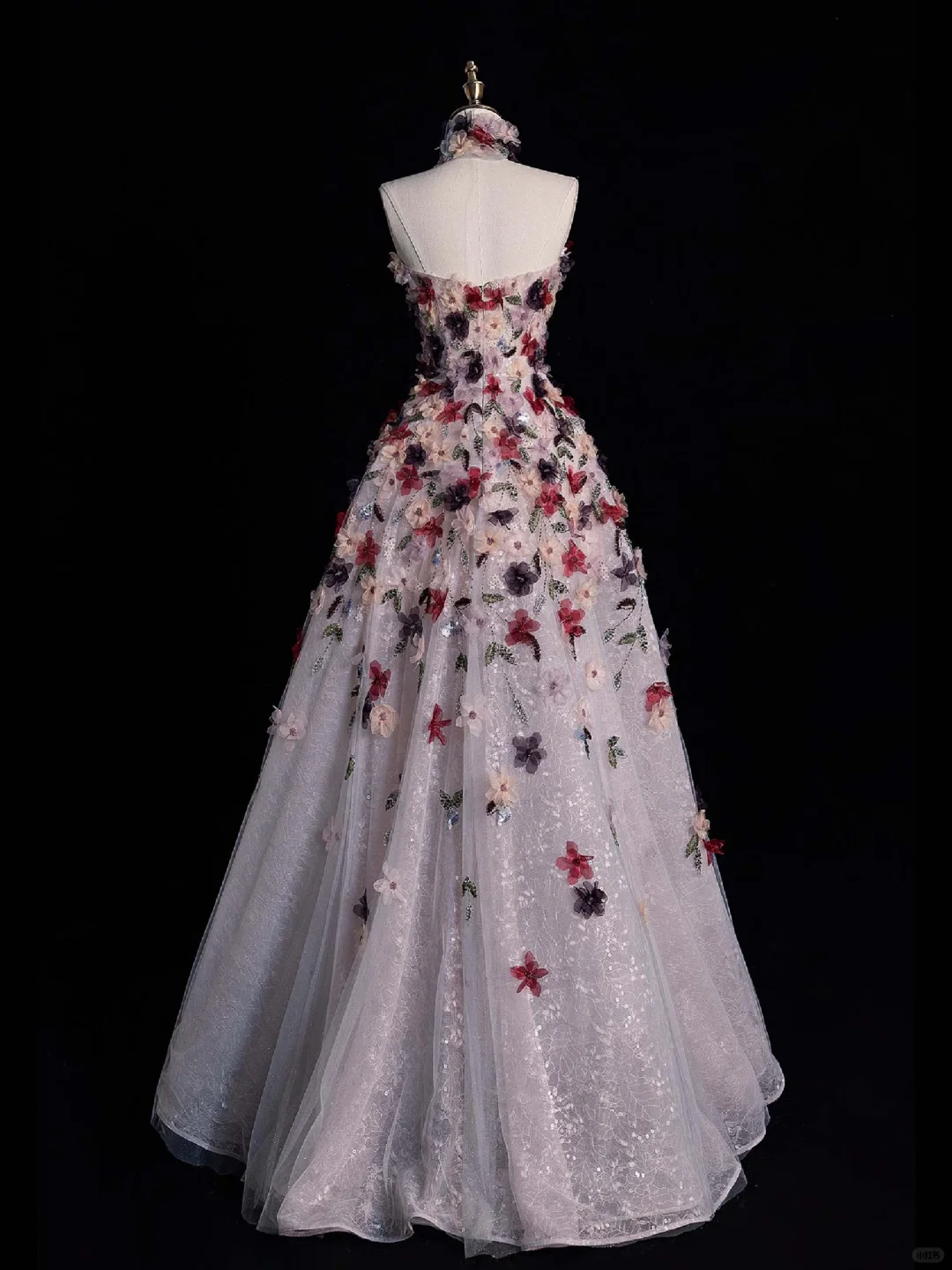 Robe de bal longue rose clair bustier coupe trapèze à fleurs et perles, DP5485