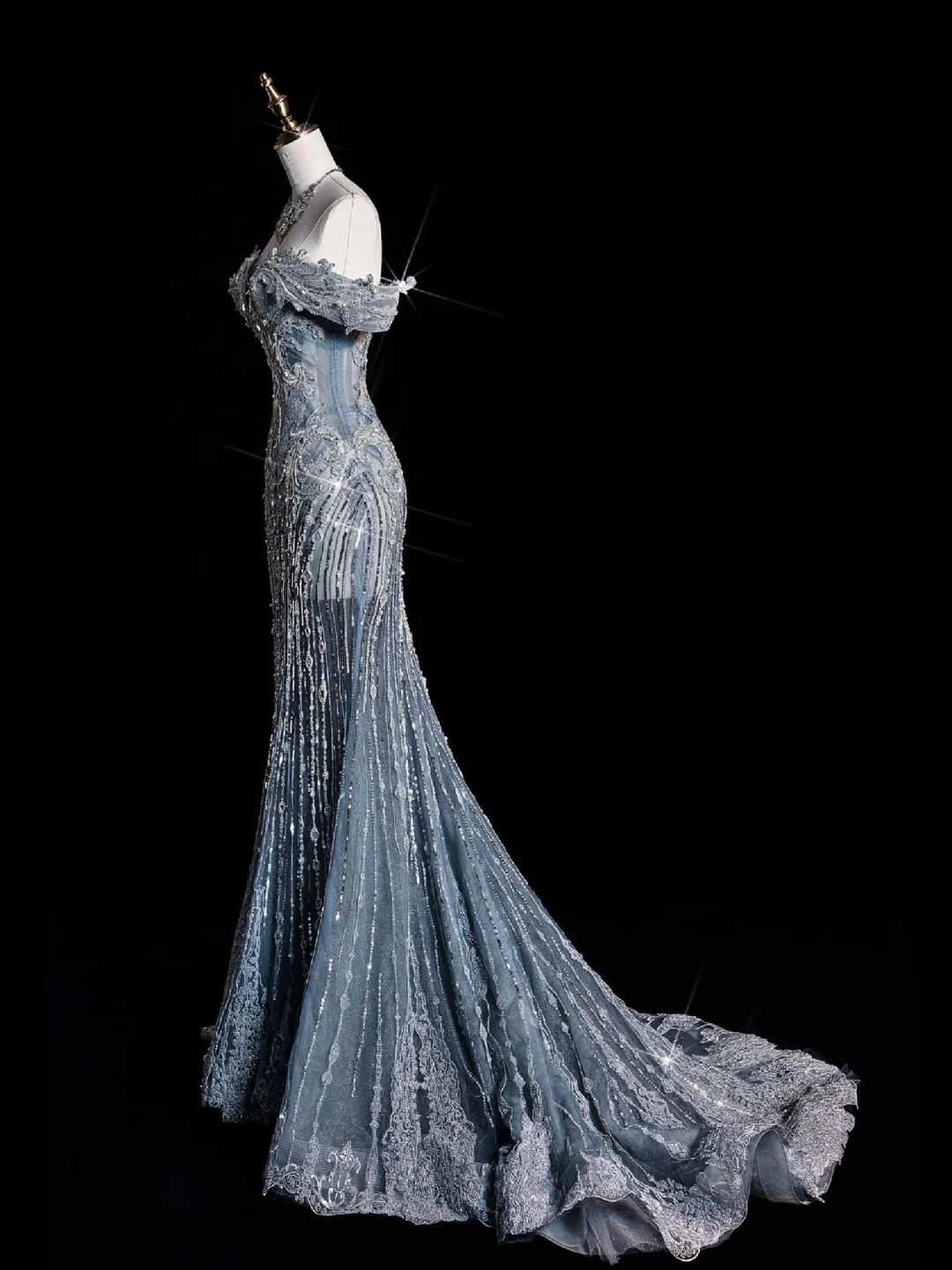 Robe de soirée longue bleue à épaules dénudées et perles, DP5524
