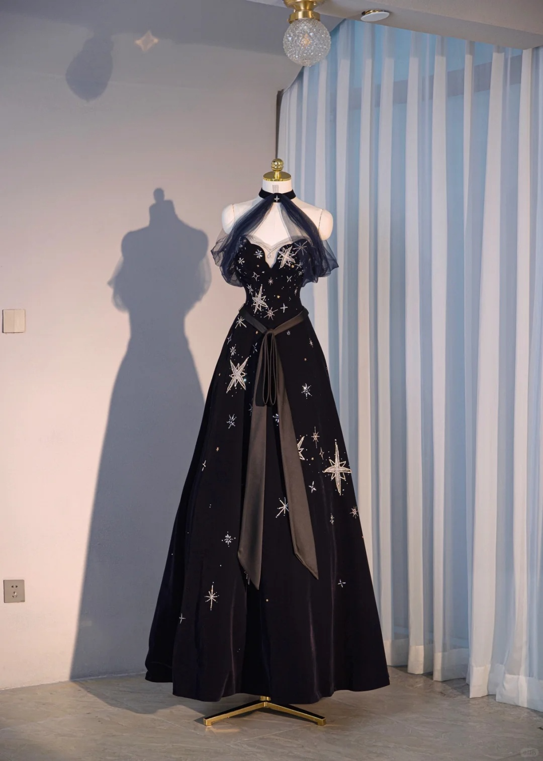Robe de soirée longue noire à épaules dénudées et dos nu, coupe trapèze, DP5583