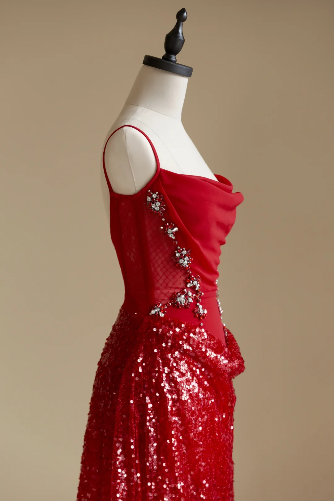 Charmante robe de soirée longue rouge à bretelles spaghetti et paillettes, DP5584