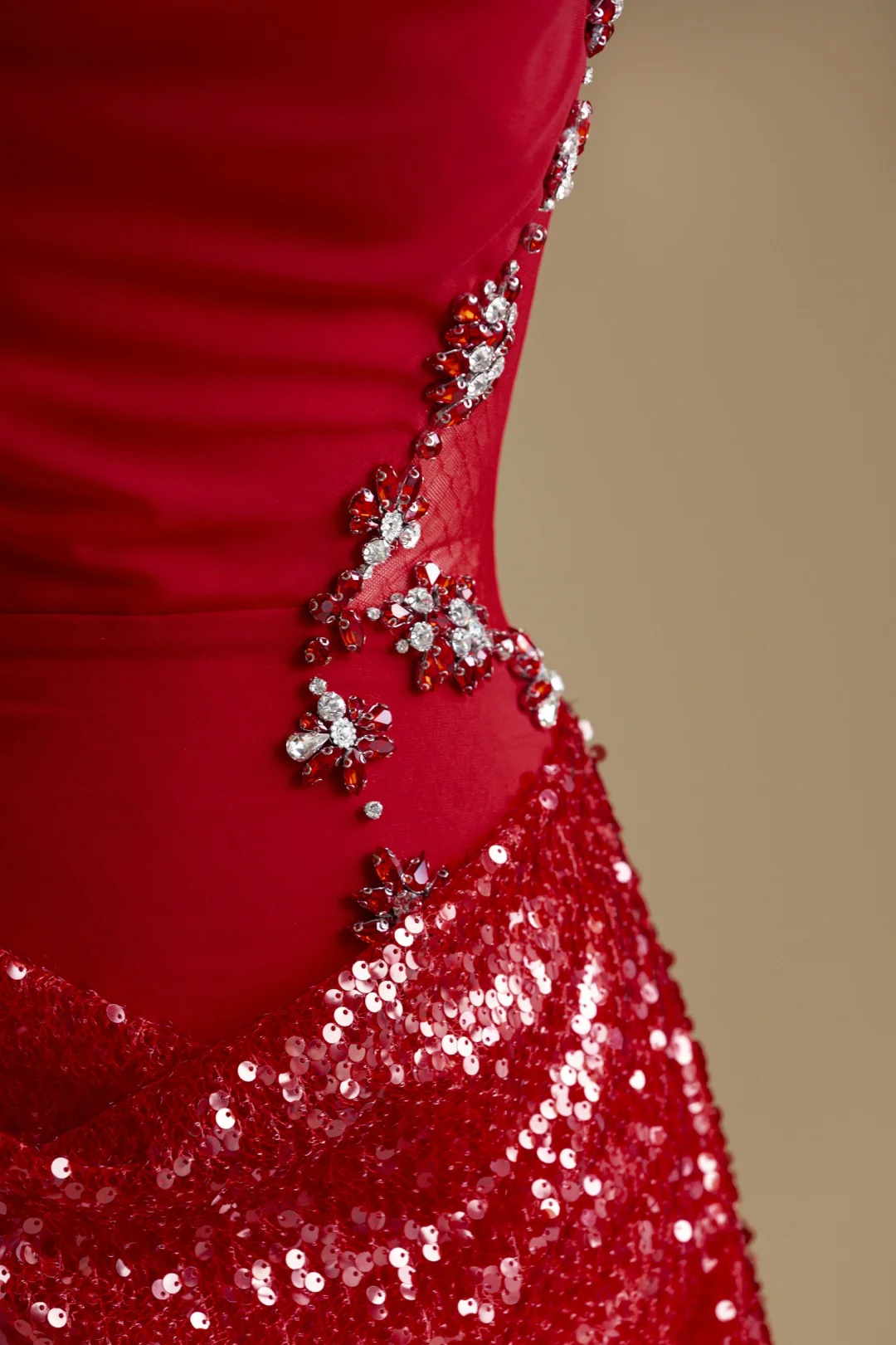 Charmante robe de soirée longue rouge à bretelles spaghetti et paillettes, DP5584