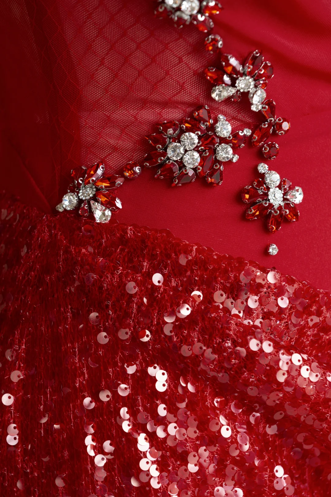 Charmante robe de soirée longue rouge à bretelles spaghetti et paillettes, DP5584