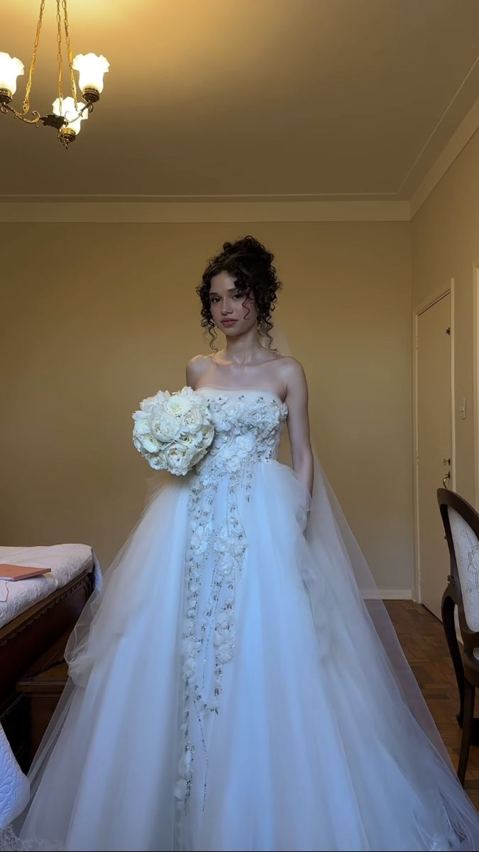 Feenhaftes trägerloses A-Linien-Tüll-Geburtstags-Outfit, weiße Brautkleider, DP5627