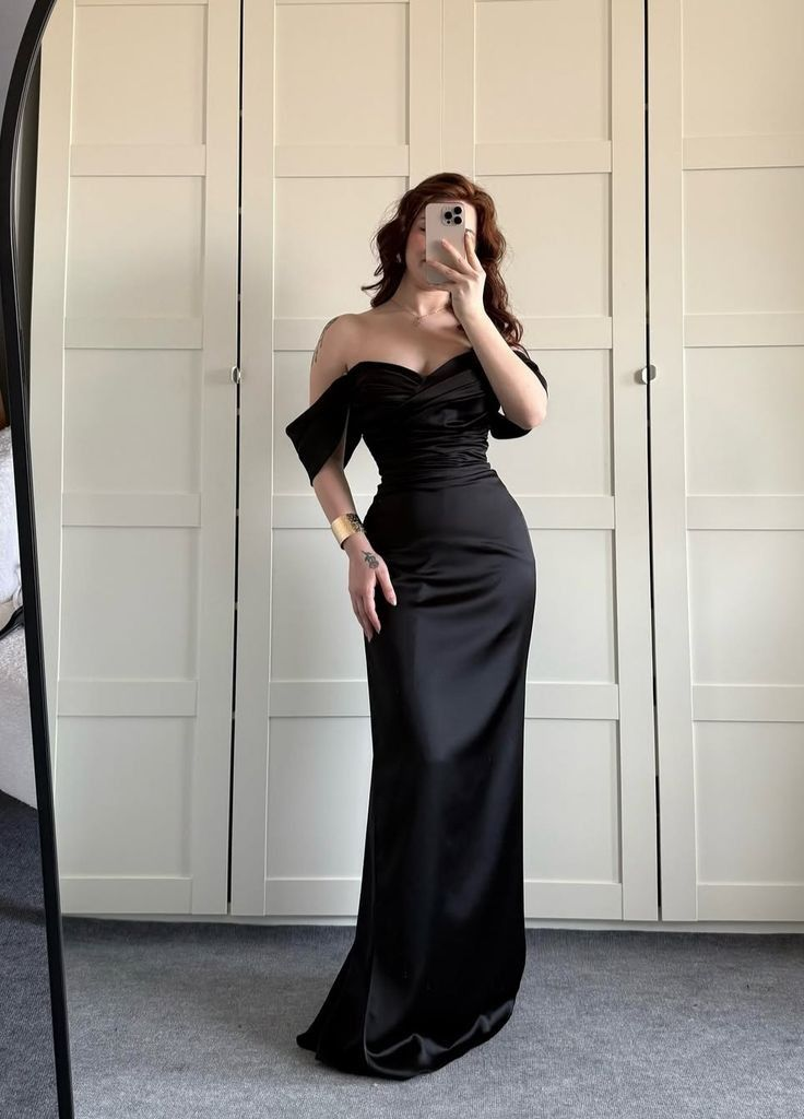 Elegantes schwarzes schulterfreies Meerjungfrau-Satin-Abendkleid, langes Partykleid, DP5695