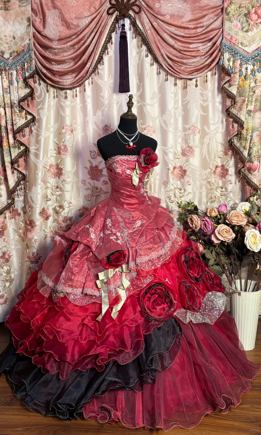 Robe de bal vintage rouge vin bustier coupe trapèze à fleurs, DP5058