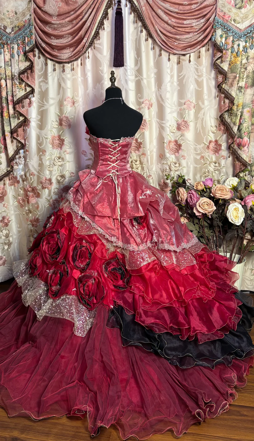 Robe de bal vintage rouge vin bustier coupe trapèze à fleurs, DP5058
