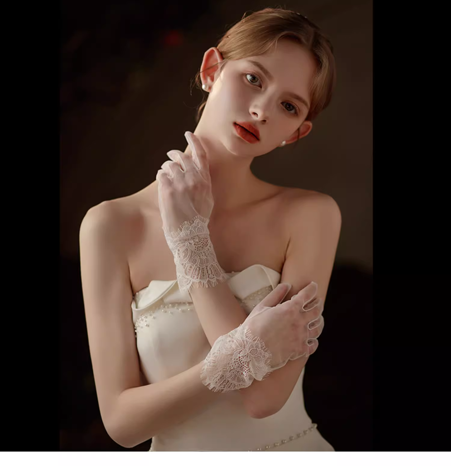 Simple White Short Mesh Splicing Soft Lace Bridal Wedding Gloves, DP5300