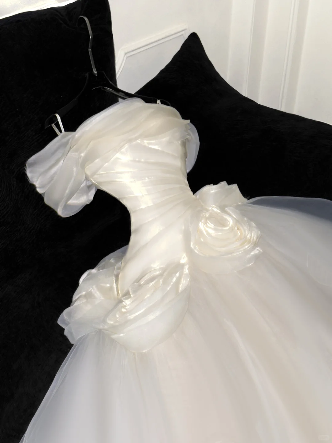 Elegantes Elfenbein 3D Blumen Design A-Linie Tüll Brautkleid Ballkleid Abendkleid Ballkleid DP6221