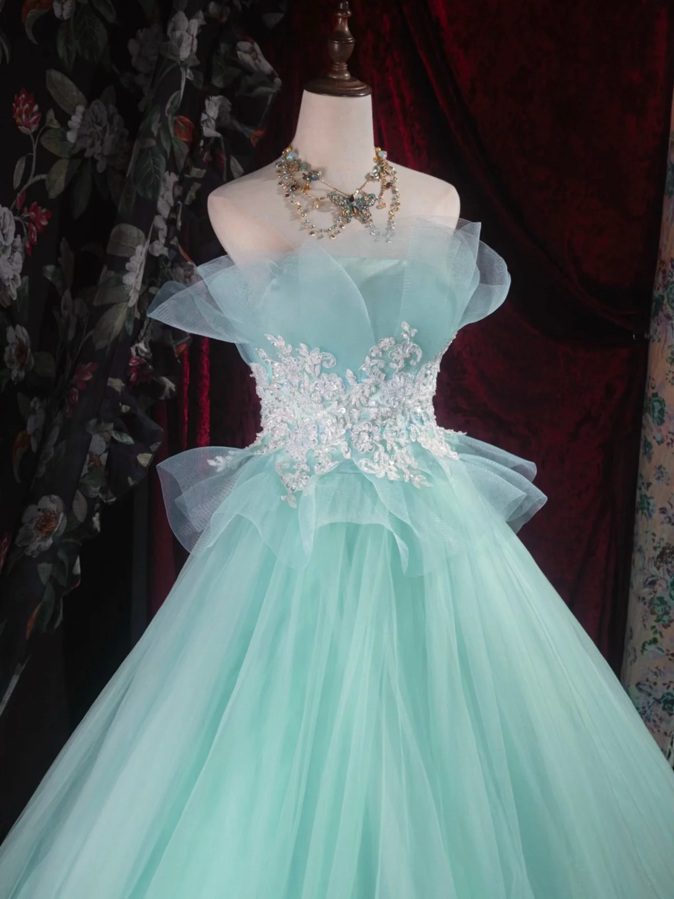 Elegant Mint Green Strapless Tulle Lace Applique Floor Length Sweet 15 Quinceanera Ball Gown DP8368