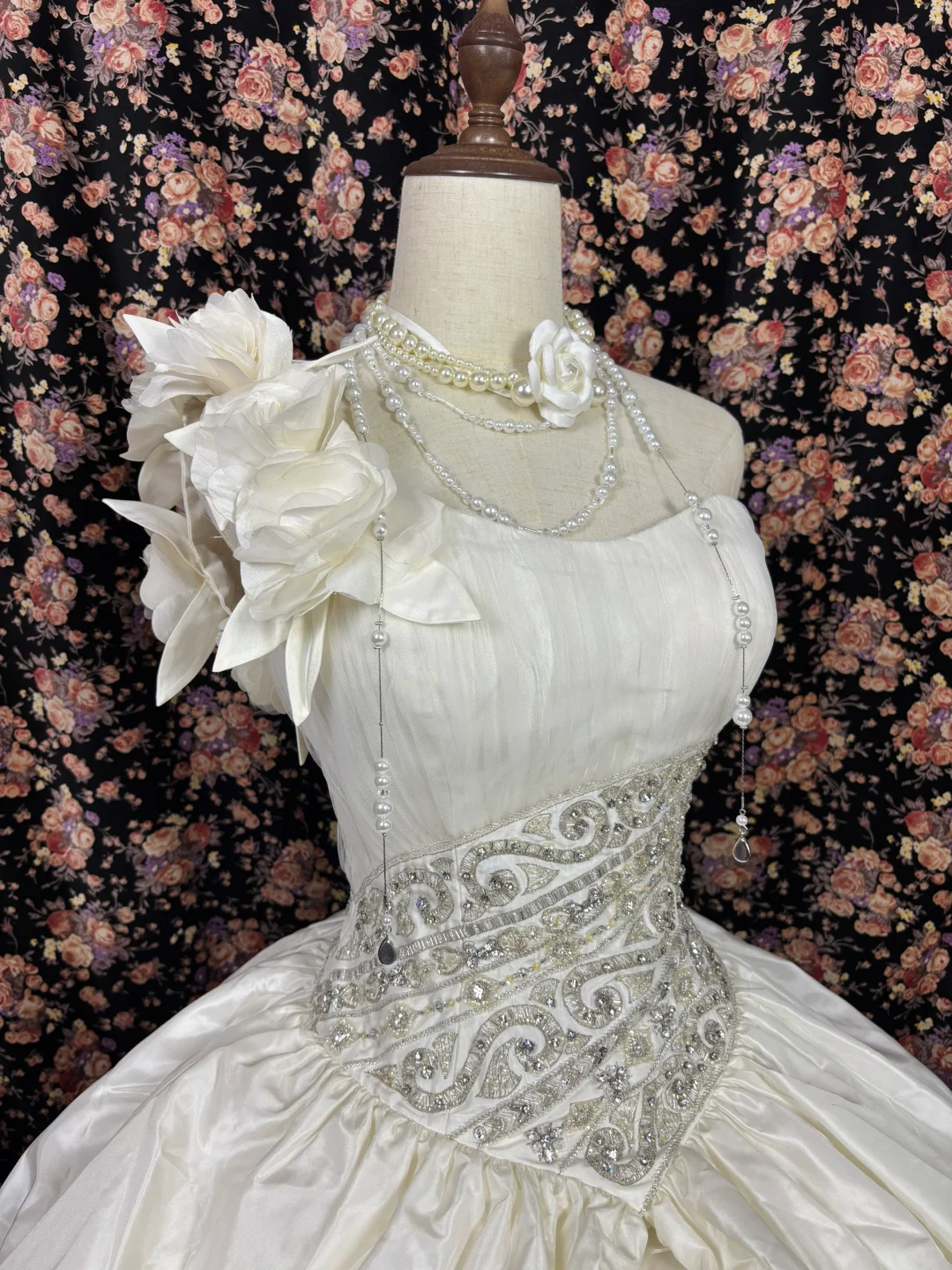 Vintage Ivory Satin Beaded One-shoulder Design Quinceanera A-Line Evening Dress Prom Dress Ball Gown DP6273