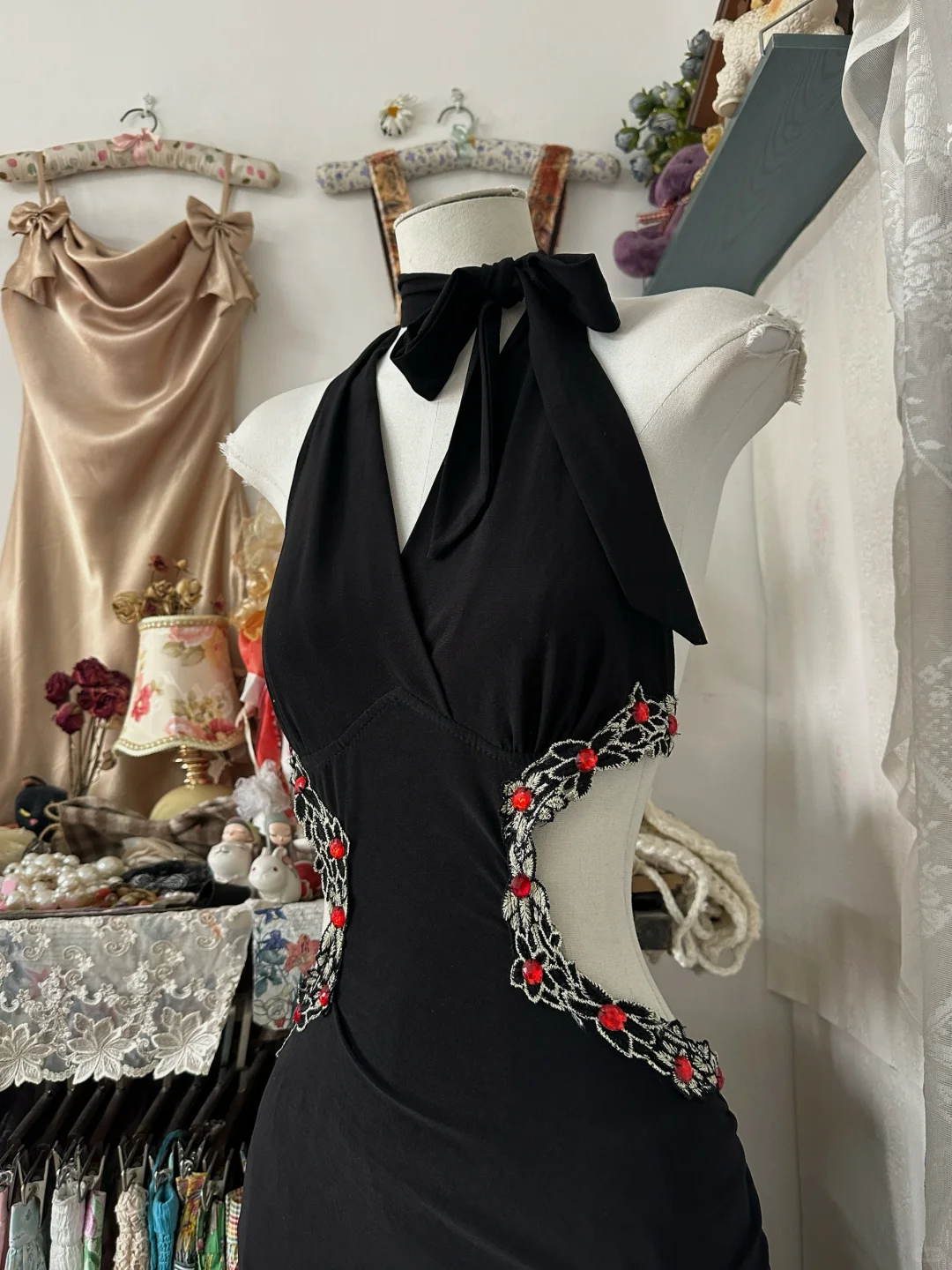 Vintage Black Embroidery Halter-neck Mermaid Long Prom Dress Evening Dress DP6386