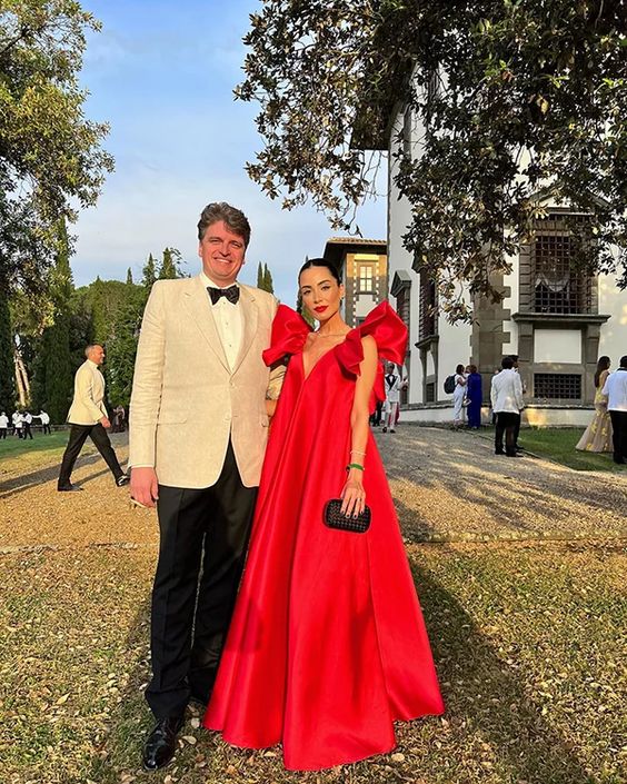 Robe de bal trapèze rouge vintage, longue robe de soirée à col en V et volants en satin, DP6589