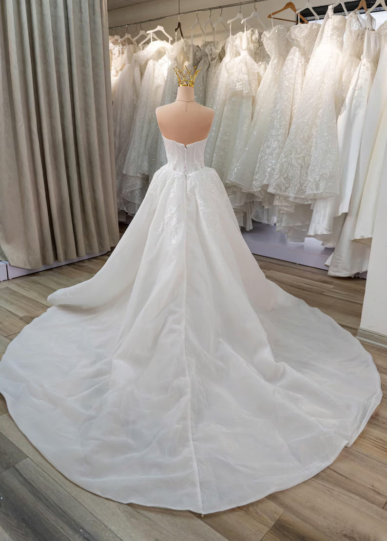 Vintage Sweetheart Strapless Lace Floral Embroidery A-Line Wedding Dress DP8601