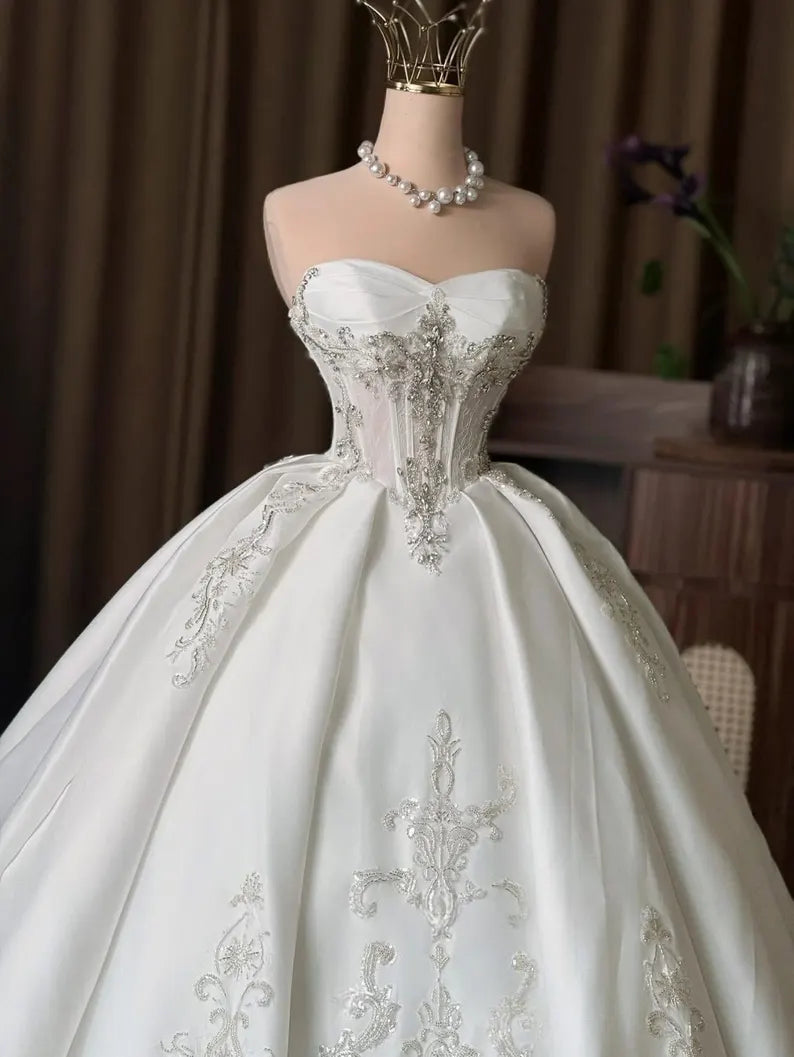 Elegant Strapless Sweetheart Corset Beaded Lace Embroidery Long Train Wedding Dress DP8589