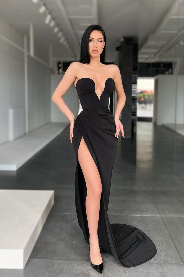 Ärmelloses, herzförmiges Ballkleid mit Schlitz vorne und Schleppe, F04827