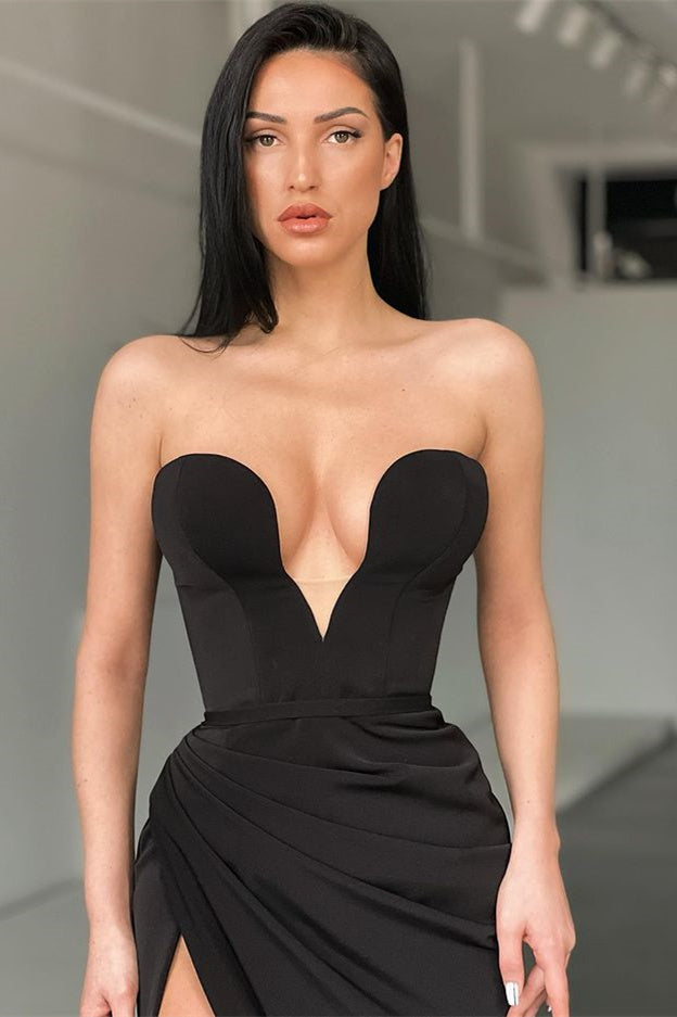 Ärmelloses, herzförmiges Ballkleid mit Schlitz vorne und Schleppe, F04827