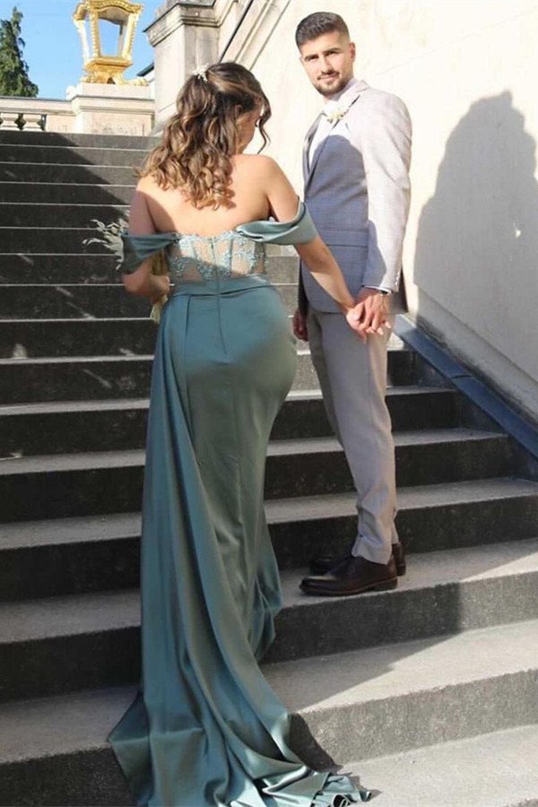 Atemberaubendes schulterfreies silbergraues Ballkleid mit langem Schlitz und Applikationen, DS3236
