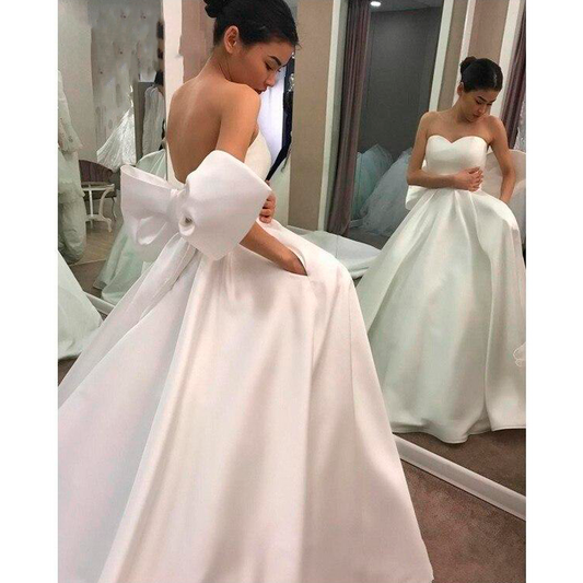 Robe de mariée tendance avec gros nœud, décolleté en cœur, dos nu, satin simple, DS3968