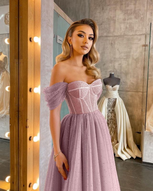 Robe de bal courte élégante en tulle à paillettes et épaules dénudées, DS2790