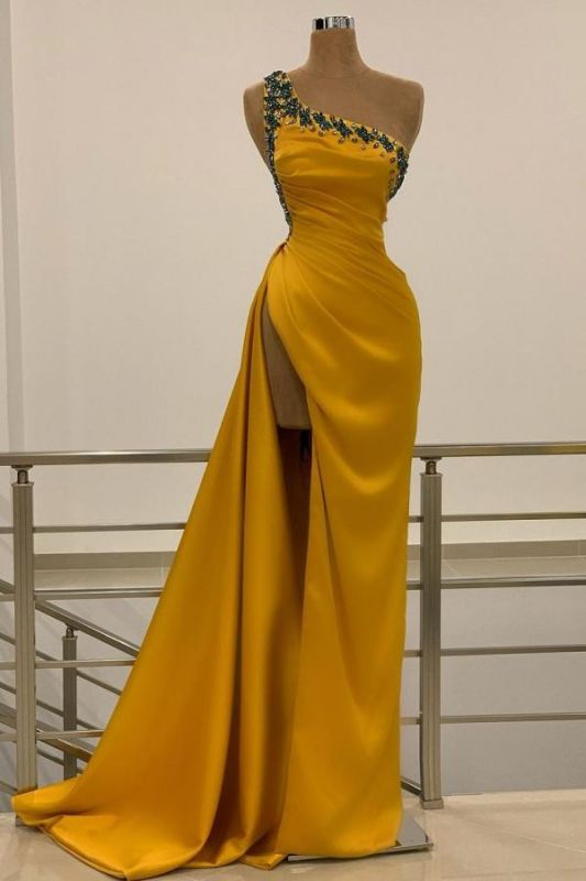 Robe de bal longue jaune fendue à une épaule et perles, DS2785
