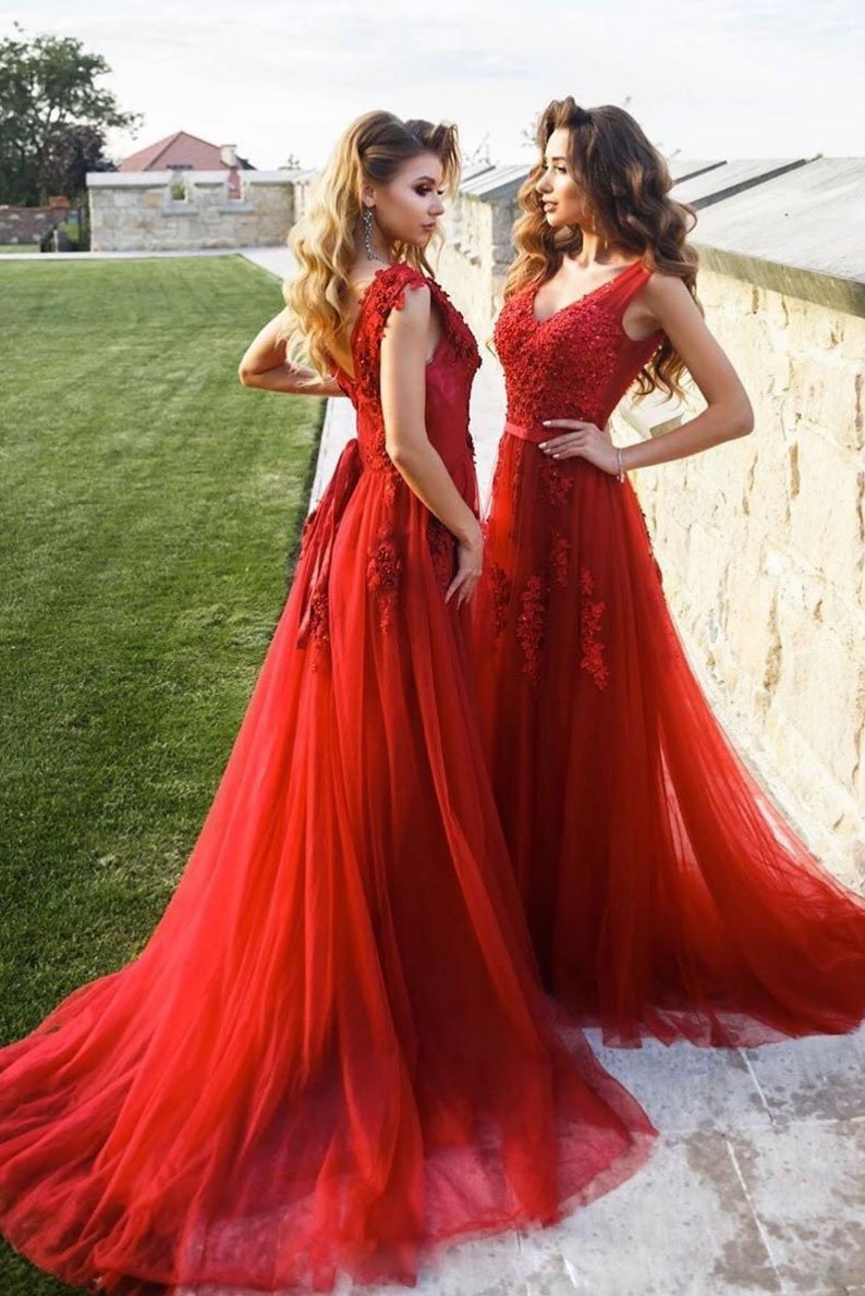 Burgunderrotes V-Ausschnitt Tüllspitze langes Ballkleid Burgunder Brautjungfernkleid, DS2325
