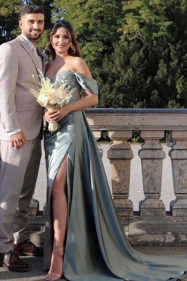 Atemberaubendes schulterfreies silbergraues Ballkleid mit langem Schlitz und Applikationen, DS3236