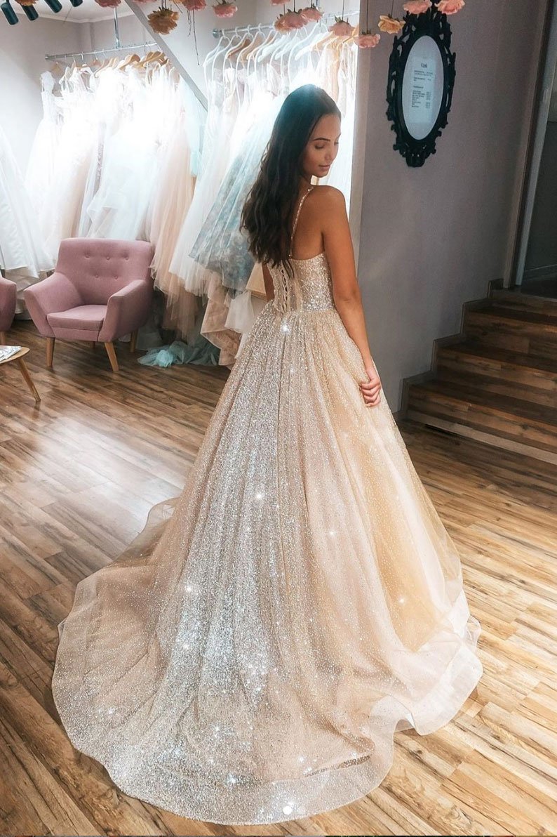 Robe de bal longue en tulle à paillettes et décolleté en cœur champagne, DS2131