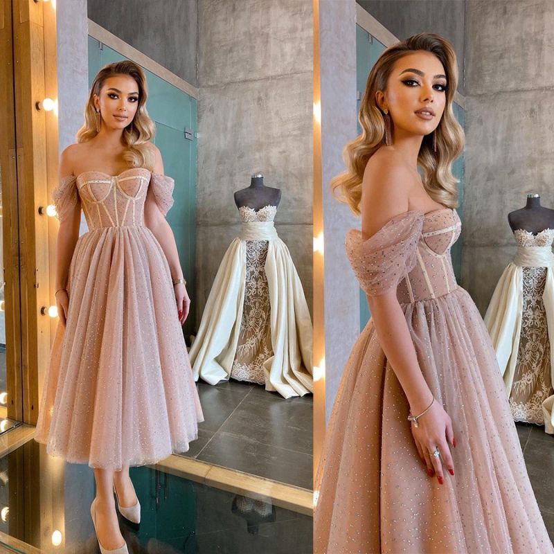 Robe de bal courte élégante en tulle à paillettes et épaules dénudées, DS2790