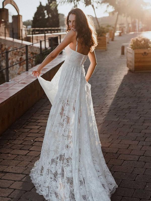 Robe de mariée trapèze en dentelle, dos nu, col en V, bretelles spaghetti, DS2674