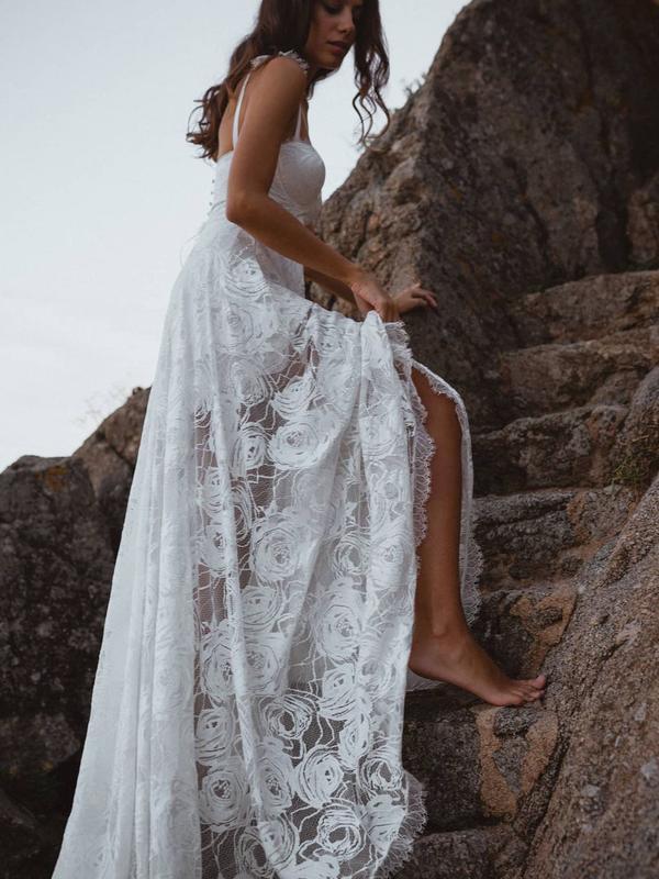 Robe de mariée trapèze en dentelle, dos nu, col en V, bretelles spaghetti, DS2674