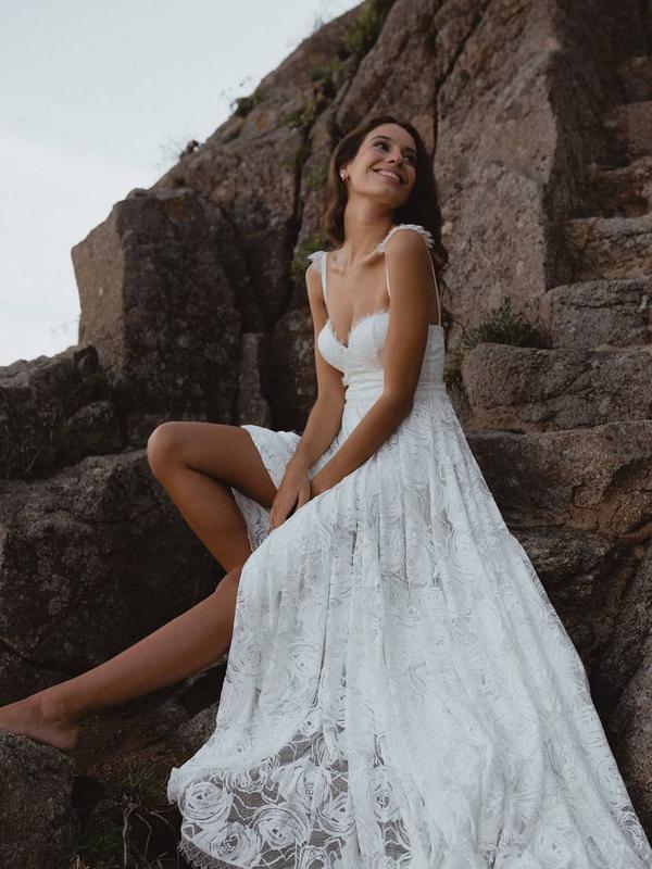 Robe de mariée trapèze en dentelle, dos nu, col en V, bretelles spaghetti, DS2674