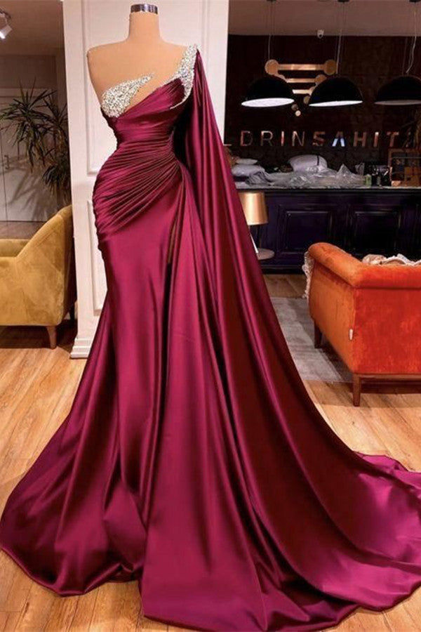 Wunderschönes Meerjungfrau-Abendkleid mit Perlen und Rüschen, F04815