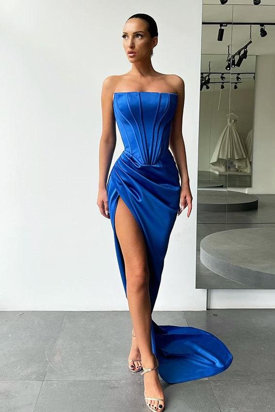 Oranges Ballkleid mit hohem Schlitz, Trägerlos, Falten und Hofschleppe, DS3510