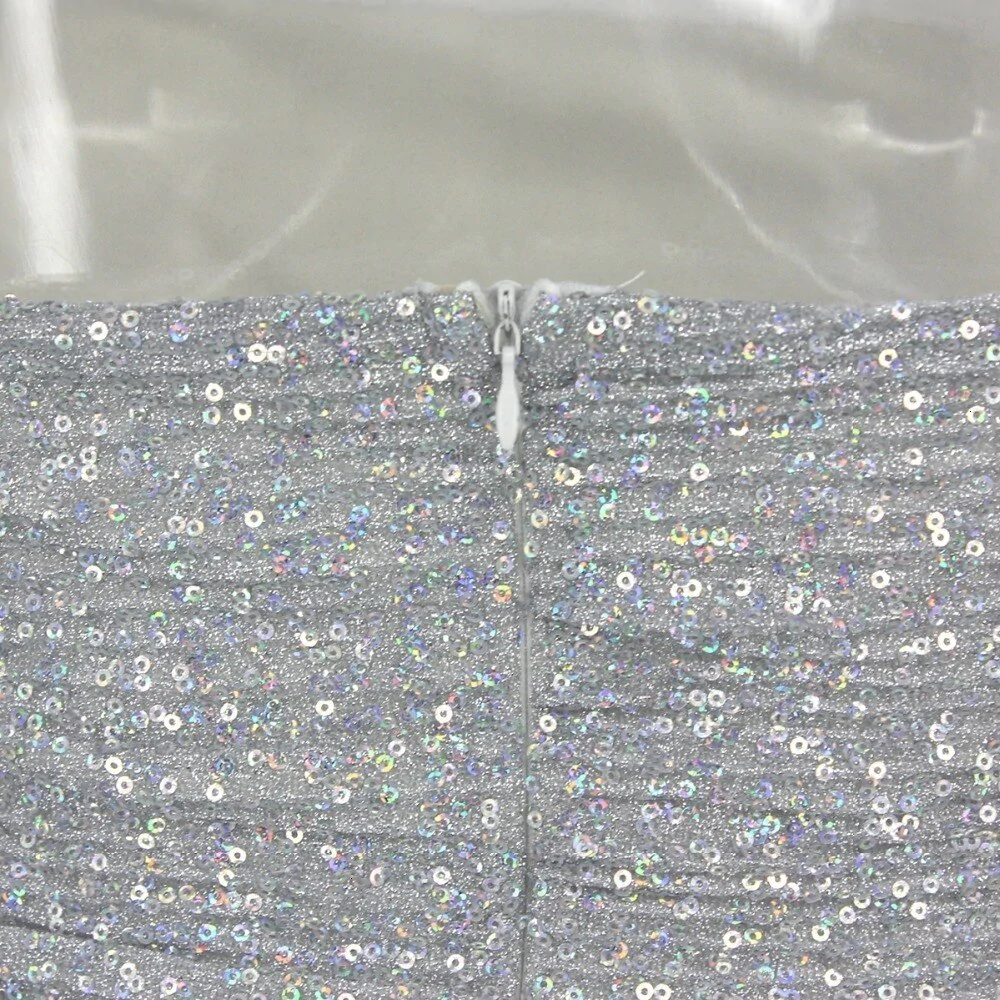 Robe de soirée courte bustier gris argenté à volants latéraux, DH0006