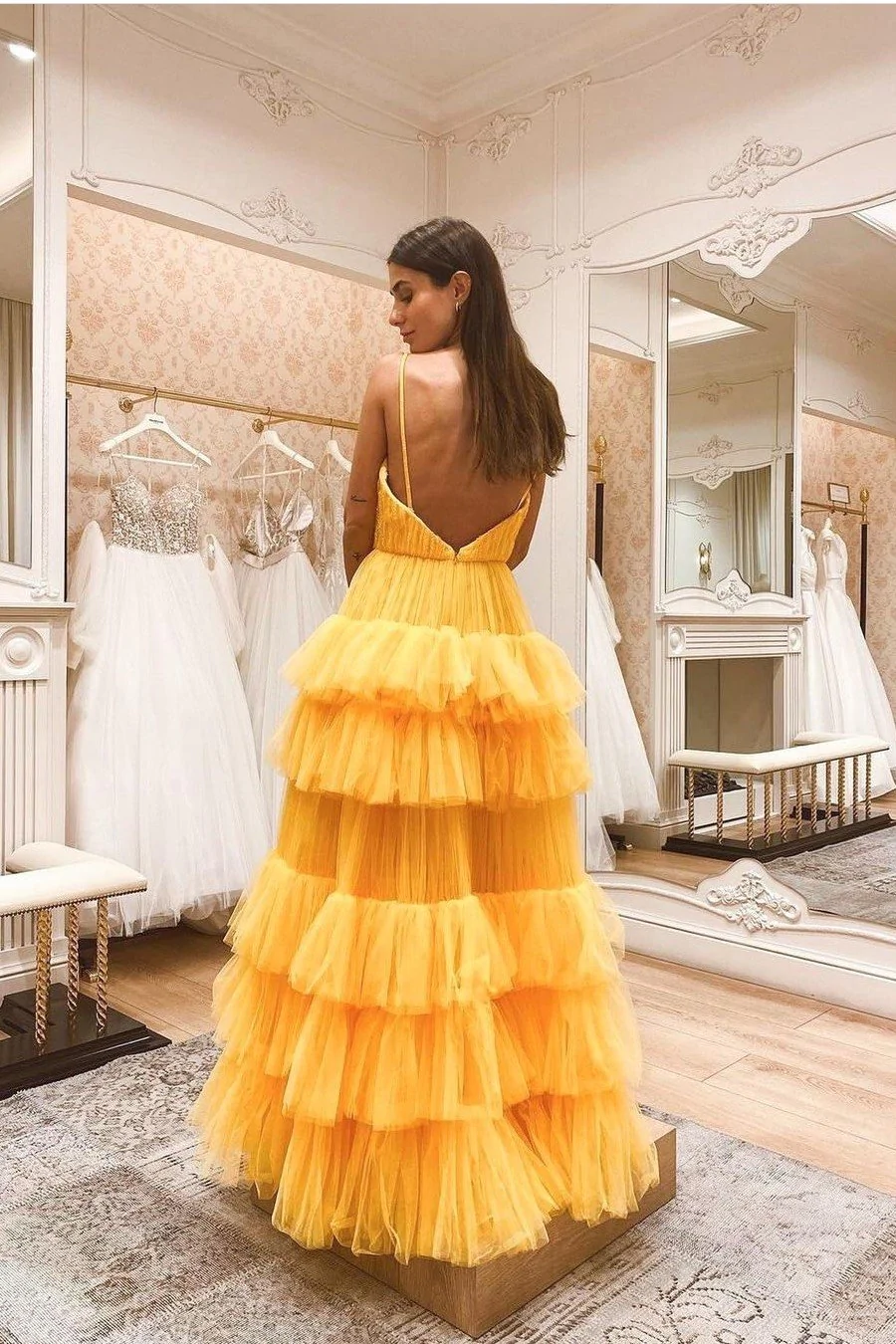 Gelbes Ballkleid aus Tüll mit Rüschen am Mieder, DS9588