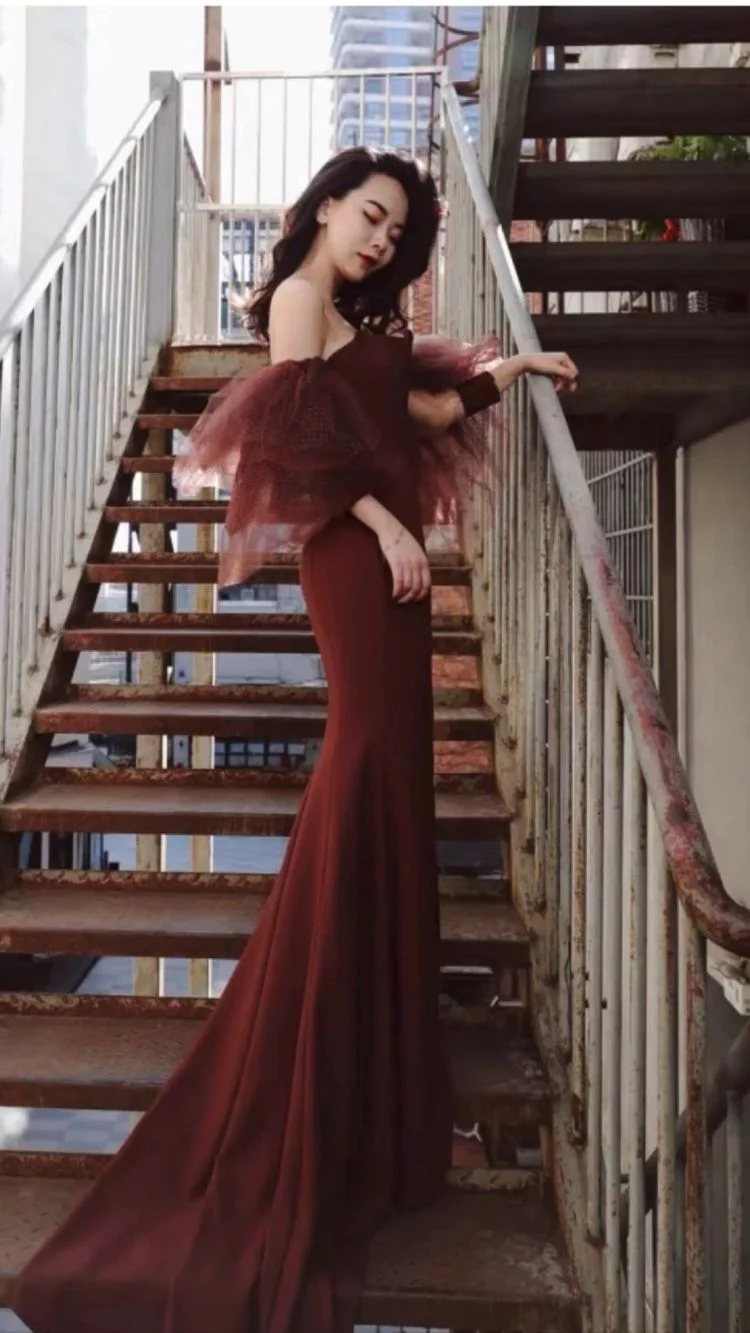 Schlichtes Meerjungfrau-Ballkleid, trägerloses Abendkleid mit Tüllärmeln, DS4536