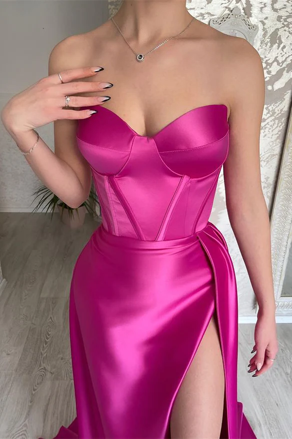 Elegantes pinkfarbenes, herzförmiges, langes Ballkleid mit Schlitz und Rüschen, DS4551