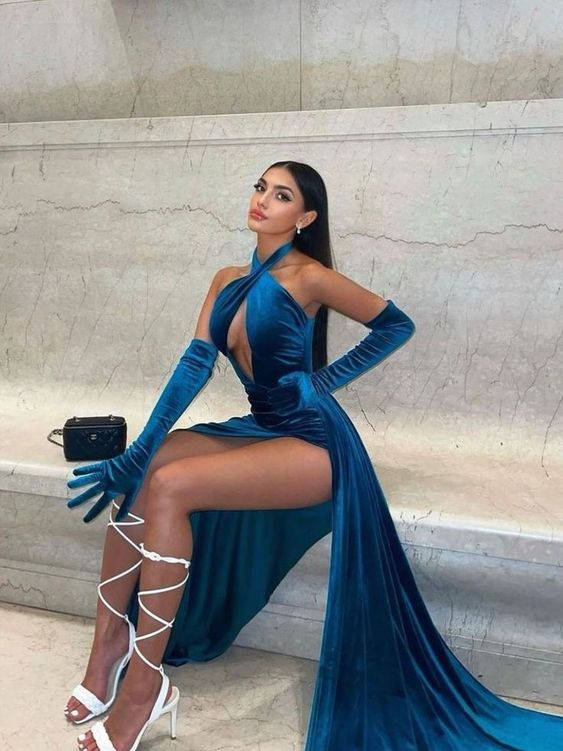 Blaugrünes, überkreuztes, hochgeschlitztes Samtkleid mit Handschuhen, DS4604