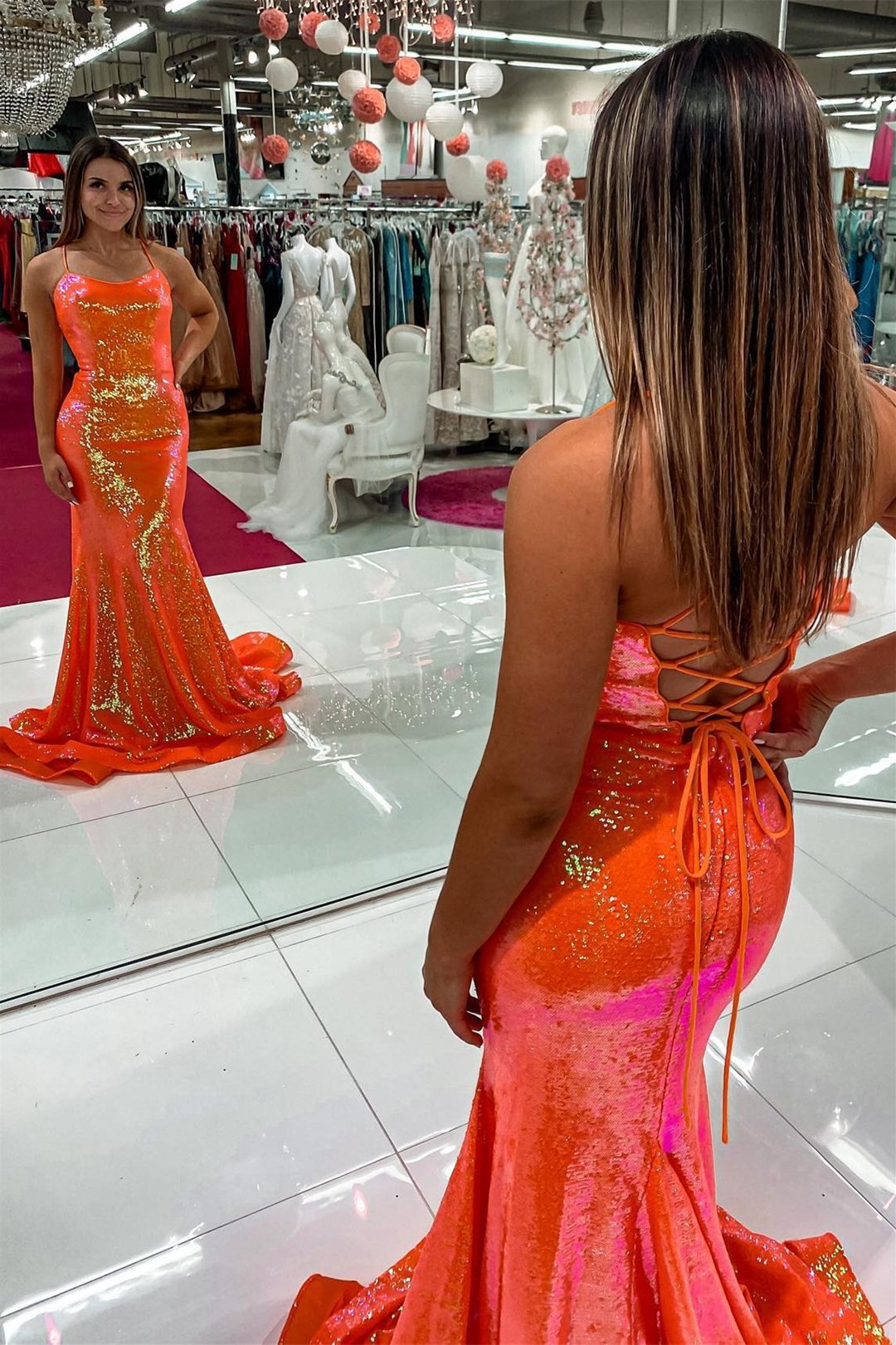 Superbe robe de bal sirène orange brillante à paillettes et bretelles spaghetti, DS4649