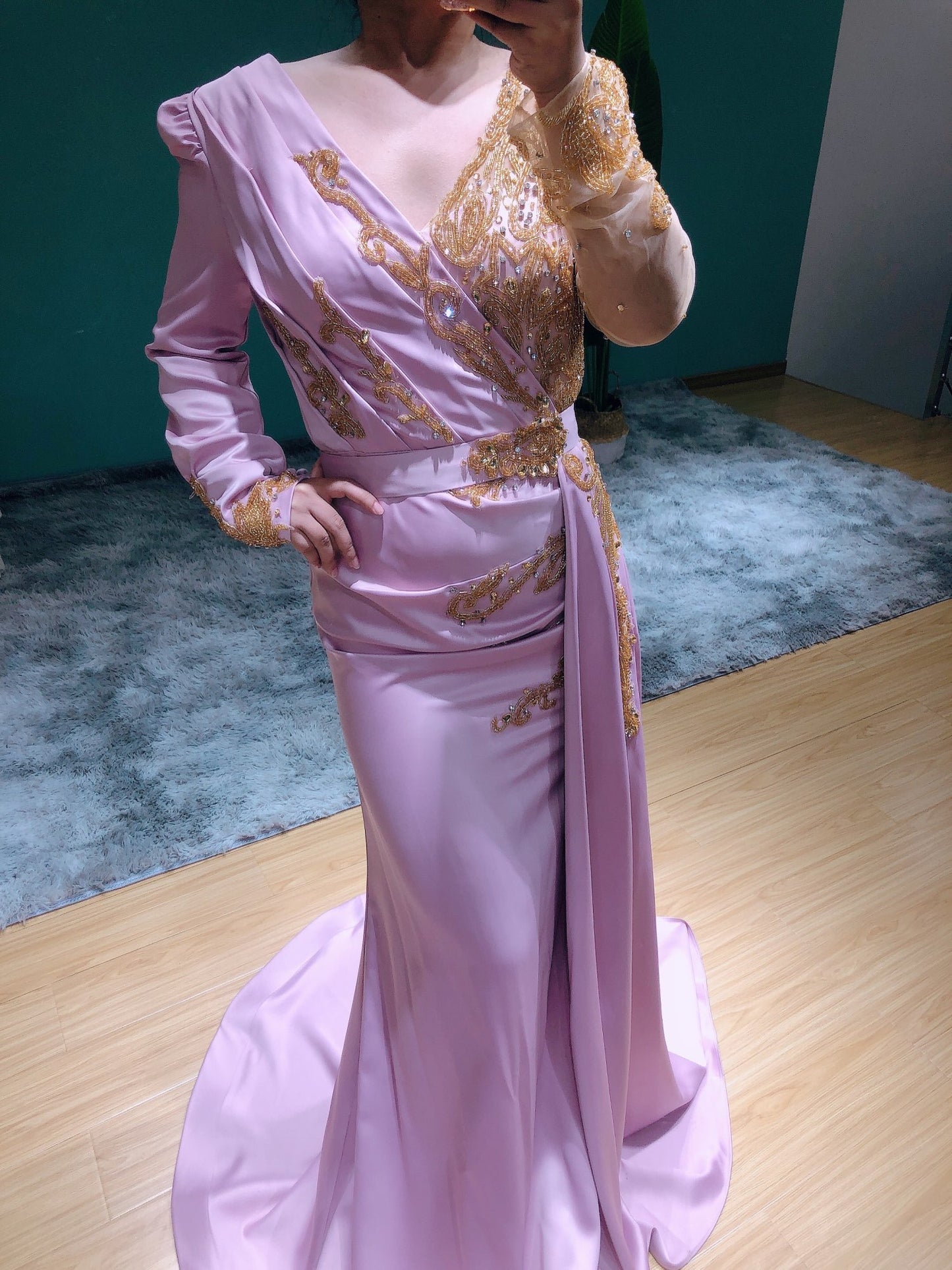 Gorgeous Long Sleeve V-Neck Mermaid Evening Gowns With Lace Appliques,DS2762