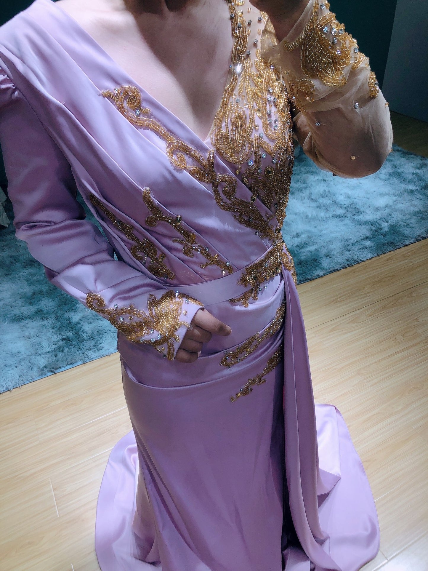 Gorgeous Long Sleeve V-Neck Mermaid Evening Gowns With Lace Appliques,DS2762